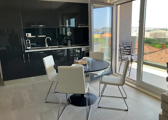 Welcome * トロギール