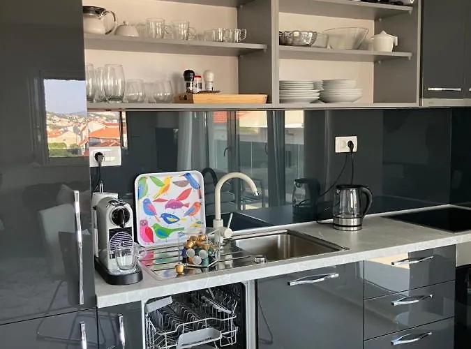 アパート Welcome トロギール