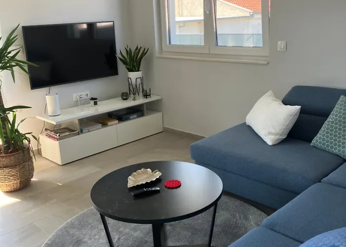 アパート Welcome トロギール